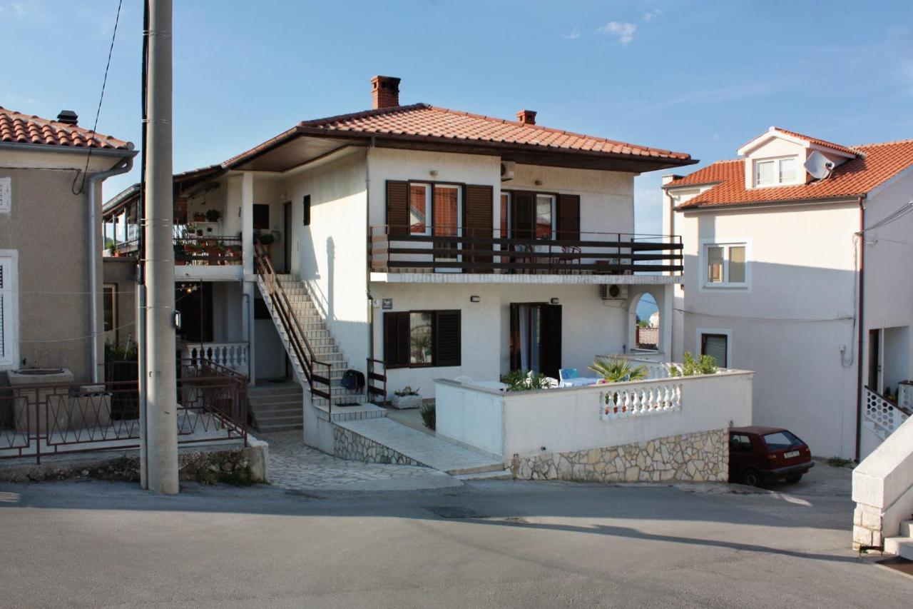 Apartment Vrbnik 5301B Exteriör bild