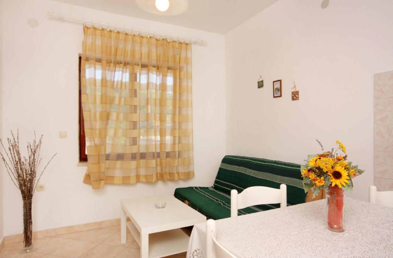 Apartment Vrbnik 5301B Exteriör bild